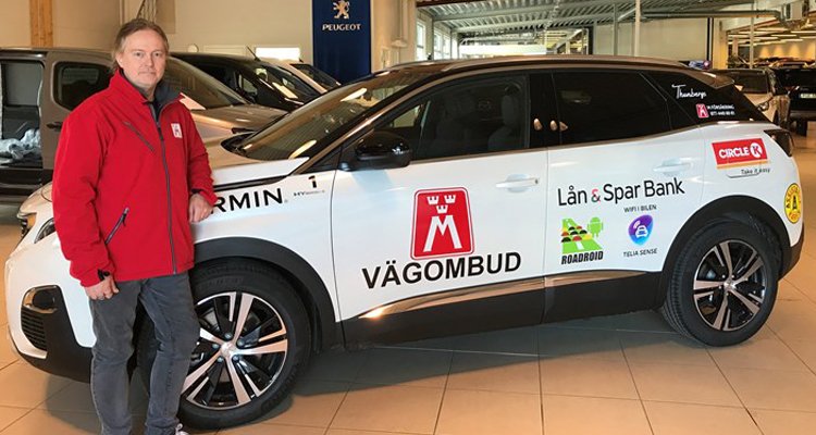 2020: Vägombud Clas Blomberg och årets vägombudsbil - en Peugeot 3008